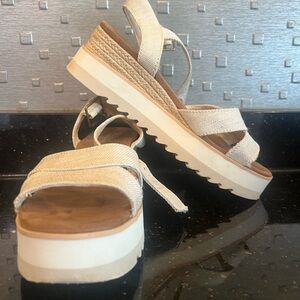 Tom’s Women's Beige Platform Sandals